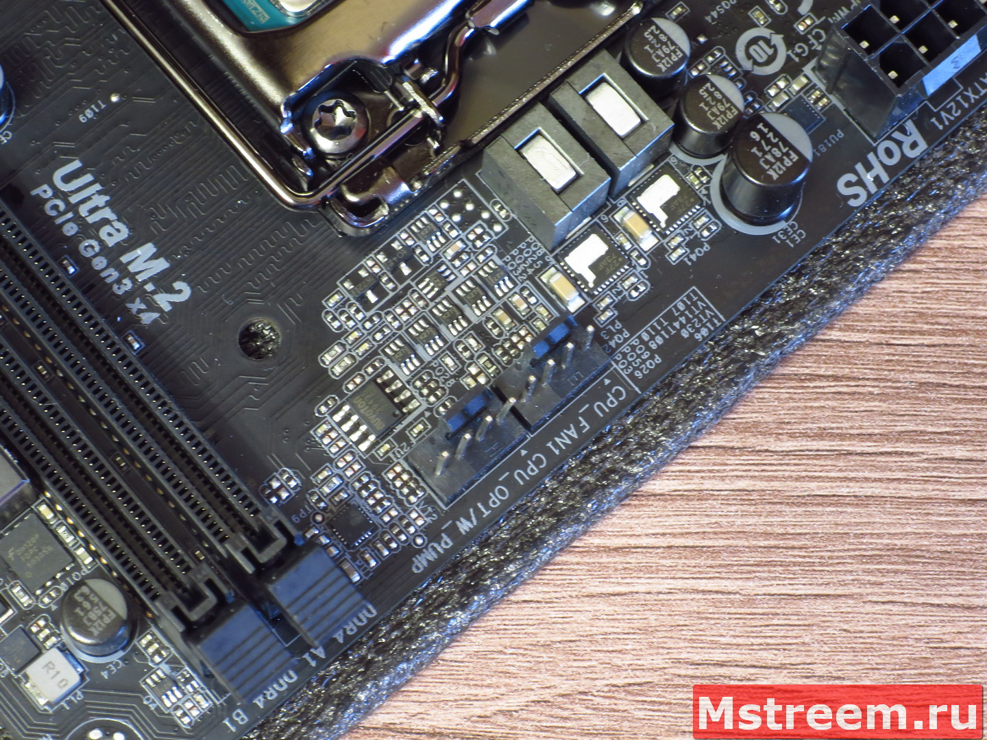 Коннекторы вентиляторов на материнской плате ASRock Fatal1ty Z370 Gaming-ITX/ac