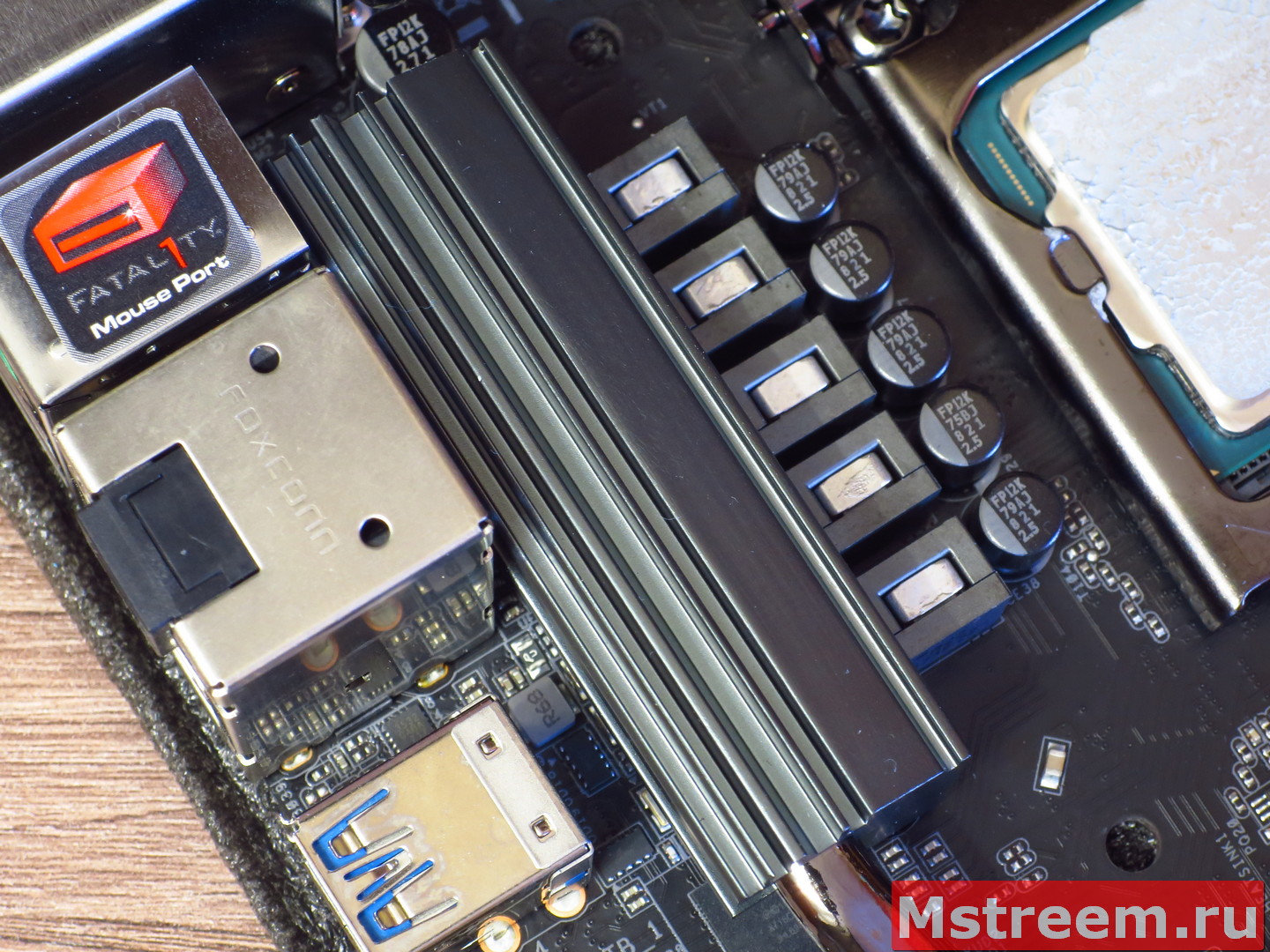 Охлаждение чипсета и цепей питания процессора на материнской плате ASRock Fatal1ty Z370 Gaming-ITX/ac