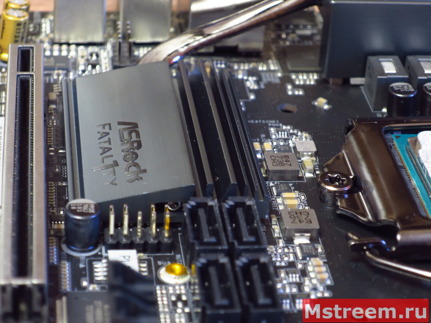 Охлаждение чипсета и цепей питания процессора на материнской плате ASRock Fatal1ty Z370 Gaming-ITX/ac