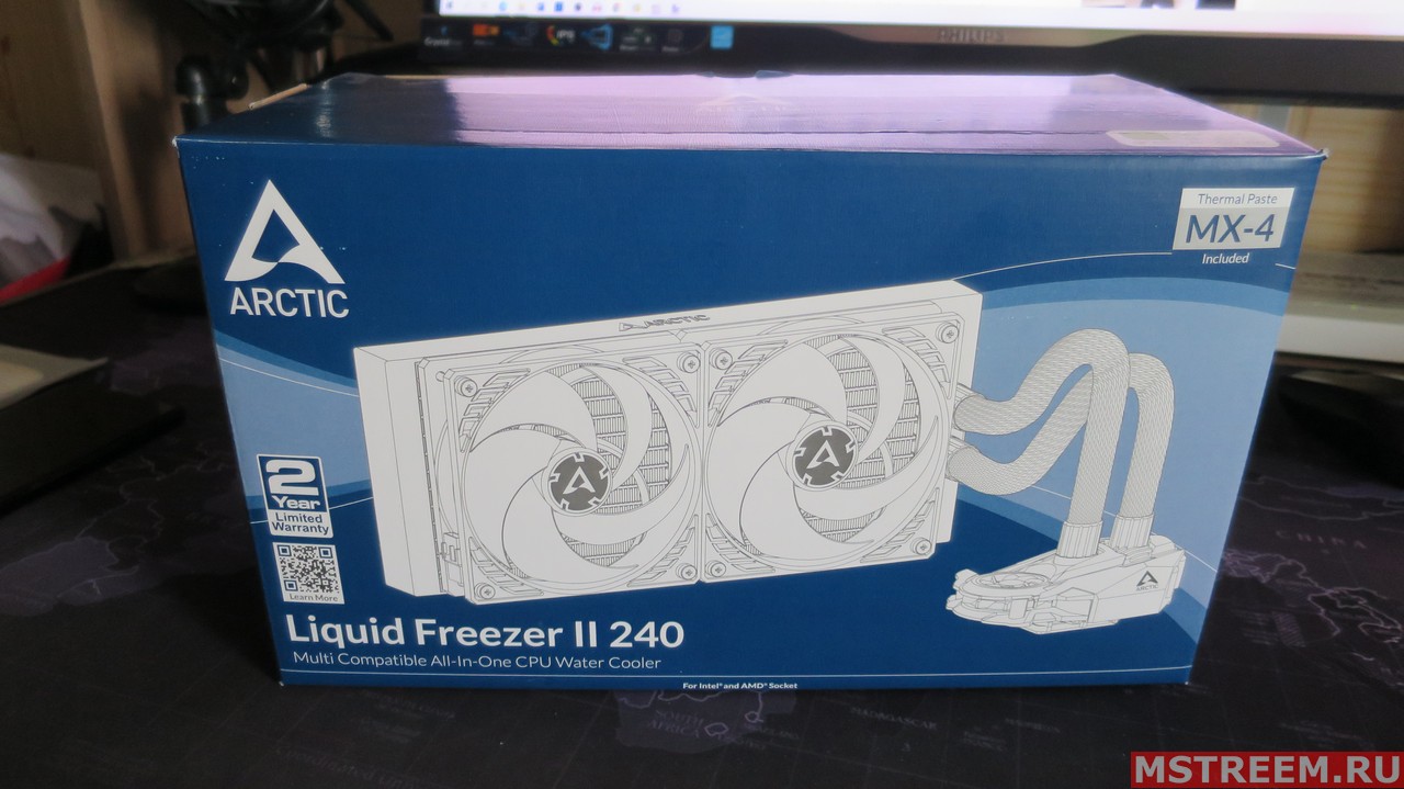 Упаковка водяной системы охлаждения процессора Аrctic Liquid Freezer II
